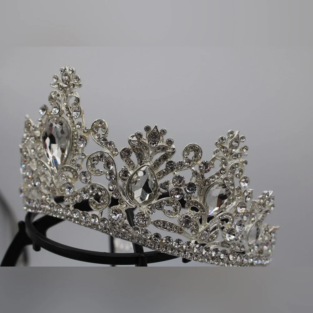 Elegant Silver Tiara Crown with Crystal Accents